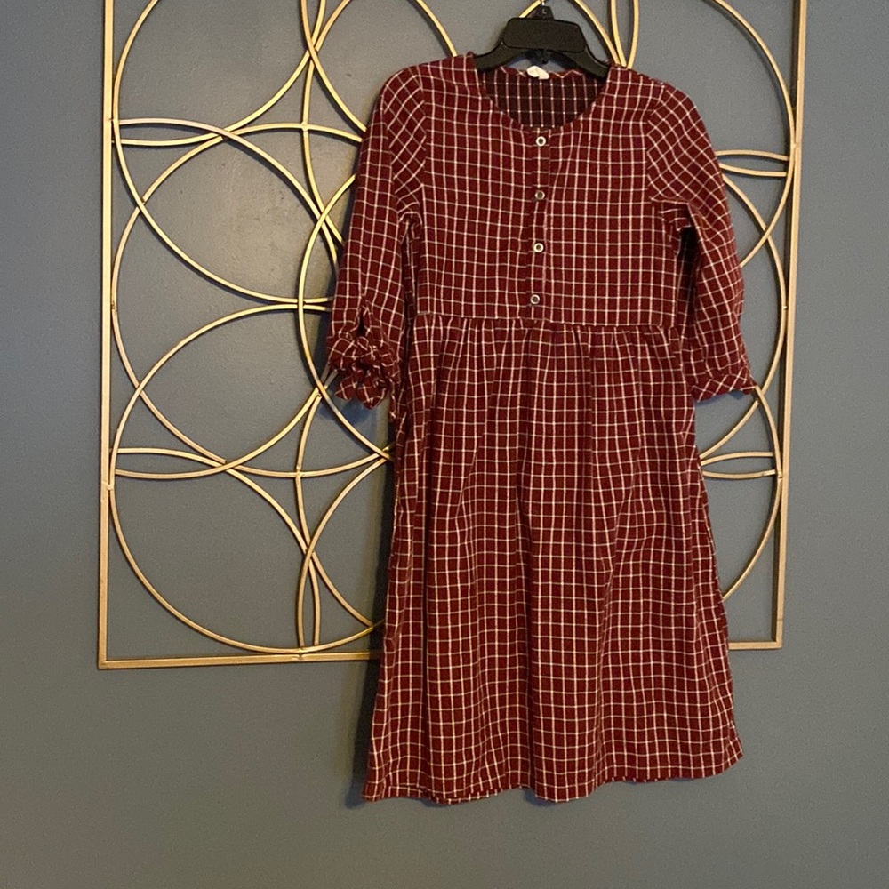 Plaid dress with tied sleeves